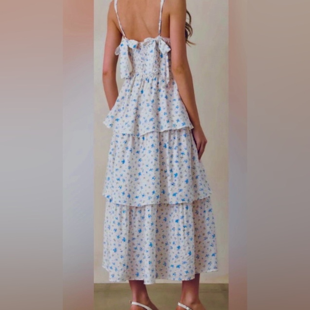 Boutique- White & Pale Blue WILDFLOWERS TIERED MAXI DRESS - Size Medium
